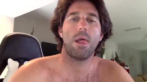 TravisKenn online show from December 1, 7:28 pm