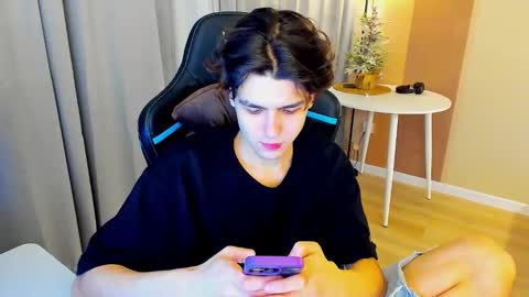 travisrivas online show from February 3, 3:04 am