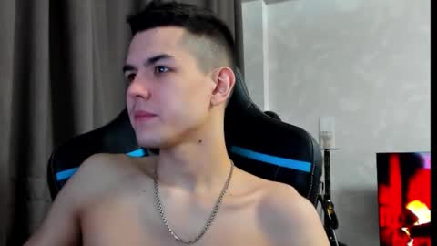 Snapshot of travisrivas chatting on February 18, 4:05 pm travisrivas online show from February 18, 4:05 pm
