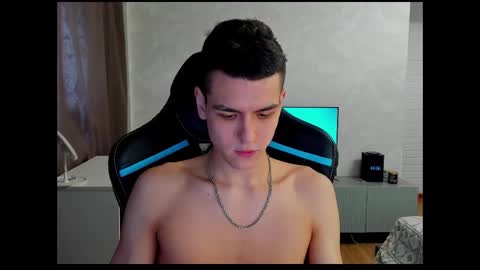 Snapshot of travisrivas chatting on March 4, 1:06 pm travisrivas online show from March 4, 1:06 pm
