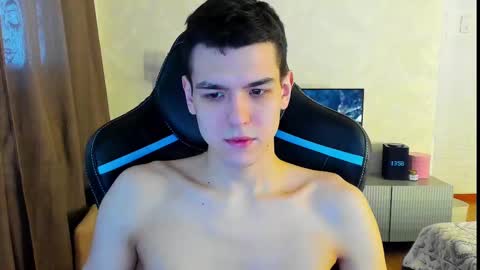 Snapshot of travisrivas chatting on March 12, 10:59 am travisrivas online show from March 12, 10:59 am
