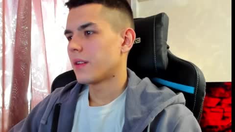 Snapshot of travisrivas chatting on February 16, 12:21 pm travisrivas online show from February 16, 12:21 pm