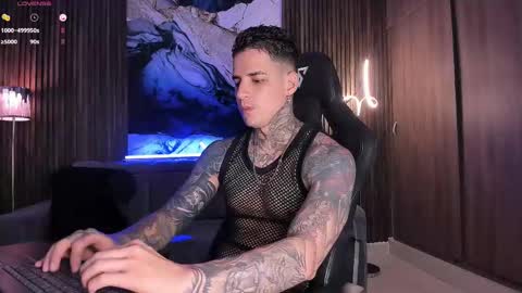 Snapshot of trisstan_ chatting on February 17, 10:25 pm Alexander online show from February 17, 10:25 pm