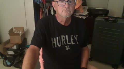 Snapshot of troffer1020 chatting on December 18, 2:53 am Troffer online show from December 18, 2:53 am