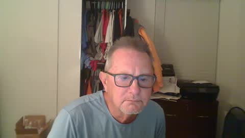 Snapshot of troffer1020 chatting on December 3, 12:22 am Troffer online show from December 3, 12:22 am