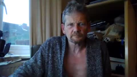 Snapshot of ttb2769 chatting on December 24, 8:33 am ttb2769 online show from December 24, 8:33 am