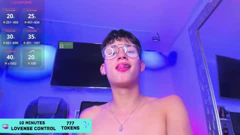 T W I N  K I E     A L E X online show from March 12, 9:24 pm