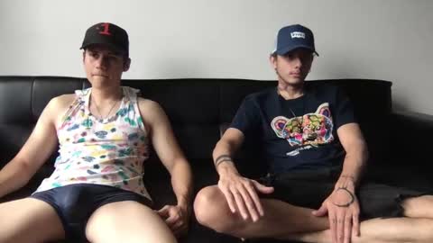 Snapshot of twinksguys360 chatting on February 16, 8:11 pm Derrick online show from February 16, 8:11 pm