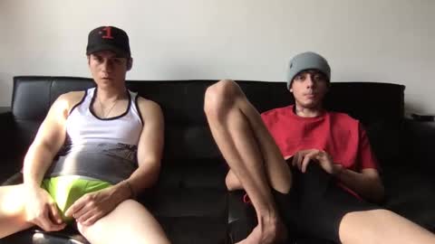 Snapshot of twinksguys360 chatting on February 15, 8:01 pm Derrick online show from February 15, 8:01 pm