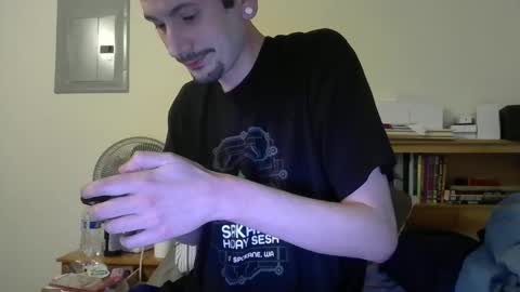 TwinkyMcgee online show from December 14, 11:17 am