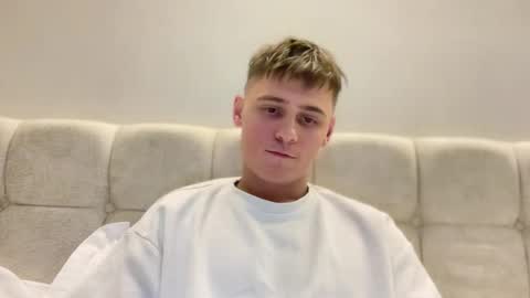 Snapshot of tyler_garrner chatting on September 8, 5:23 pm tyler_garrner online show from September 8, 5:23 pm
