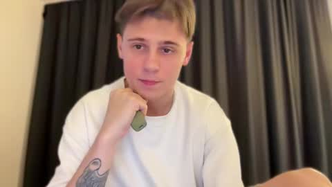 Snapshot of tyler_garrner chatting on October 1, 4:00 pm tyler_garrner online show from October 1, 4:00 pm