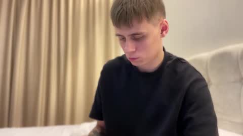 Snapshot of tyler_garrner chatting on September 15, 6:20 pm tyler_garrner online show from September 15, 6:20 pm