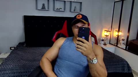 Snapshot of tyler_hank1 chatting on December 23, 12:25 am tyler_hank1 online show from December 23, 12:25 am