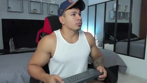 tyler_hank1 online show from October 13, 6:03 pm