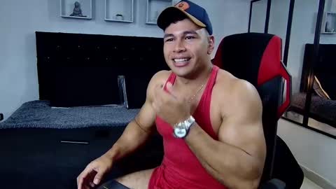 Snapshot of tyler_hank1 chatting on February 10, 11:13 pm tyler_hank1 online show from February 10, 11:13 pm