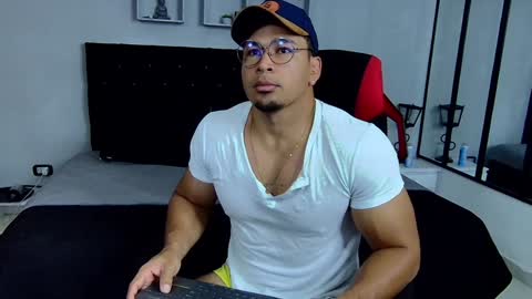 Snapshot of tyler_hank1 chatting on January 13, 1:06 pm tyler_hank1 online show from January 13, 1:06 pm