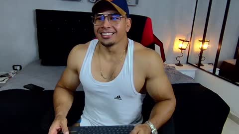 Snapshot of tyler_hank1 chatting on January 8, 1:42 am tyler_hank1 online show from January 8, 1:42 am