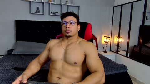 Snapshot of tyler_hank1 chatting on December 10, 10:28 am tyler_hank1 online show from December 10, 10:28 am
