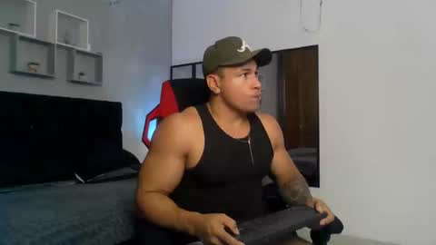 Snapshot of tyler_hank1 chatting on September 19, 10:09 pm tyler_hank1 online show from September 19, 10:09 pm