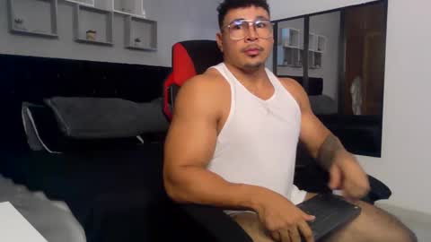 Snapshot of tyler_hank1 chatting on September 29, 11:00 pm tyler_hank1 online show from September 29, 11:00 pm