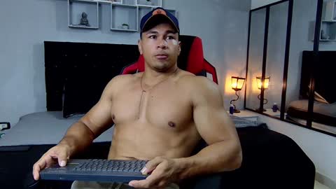 Snapshot of tyler_hank1 chatting on February 6, 12:05 pm tyler_hank1 online show from February 6, 12:05 pm