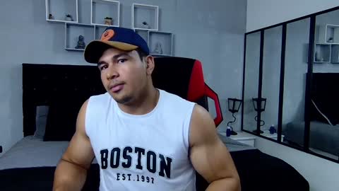 Snapshot of tyler_hank1 chatting on February 1, 1:02 am tyler_hank1 online show from February 1, 1:02 am