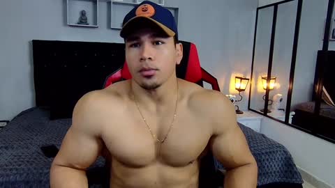 Snapshot of tyler_hank1 chatting on December 19, 1:51 pm tyler_hank1 online show from December 19, 1:51 pm