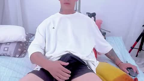 Snapshot of tyler_kane13 chatting on October 19, 10:07 am tyler_kane13 online show from October 19, 10:07 am