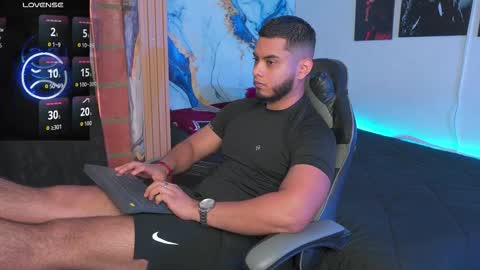 Snapshot of tyler_price01 chatting on September 30, 9:07 pm Tyler online show from September 30, 9:07 pm