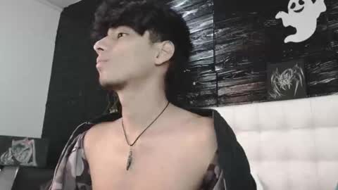 tyler_wolf_1 online show from October 25, 12:18 pm