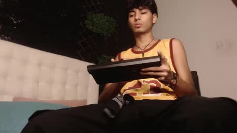 tyler_wolf_1 online show from November 11, 12:32 pm