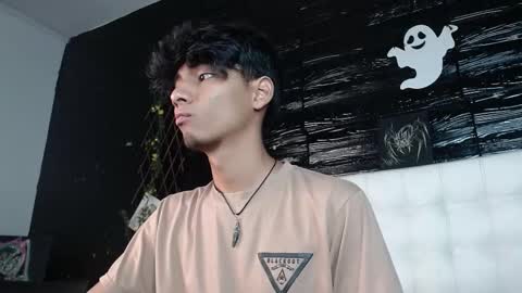 tyler_wolf_1 online show from October 22, 12:42 pm