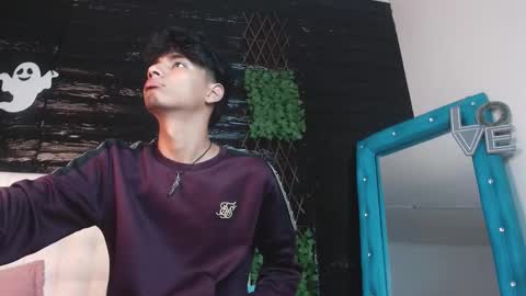 tyler_wolf_1 online show from November 4, 12:39 pm