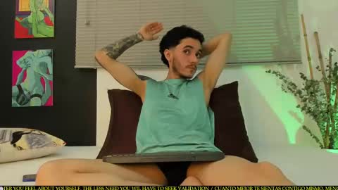 tylergiuseppe_ online show from March 6, 10:15 pm