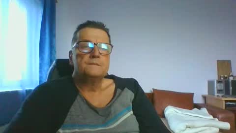 ulmeni4 online show from December 8, 6:43 am