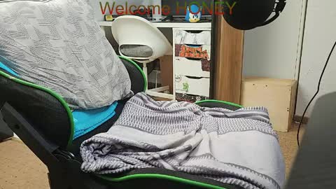 Mr.  Mrs. Smith online show from April 9, 6:19 am