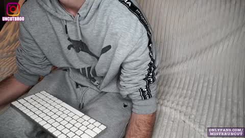 Snapshot of uncutgerman420 chatting on December 11, 9:22 pm Mister Uncut online show from December 11, 9:22 pm