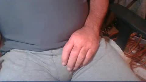 Snapshot of uncutmike7x5 chatting on December 6, 4:38 pm uncutmike7x5 online show from December 6, 4:38 pm
