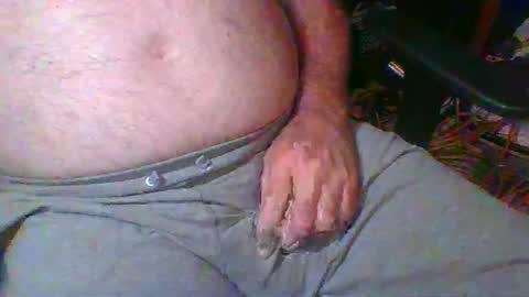Snapshot of uncutmike7x5 chatting on December 12, 3:32 am uncutmike7x5 online show from December 12, 3:32 am