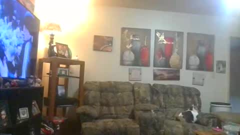 ur_zaddy4now online show from April 22, 8:35 pm