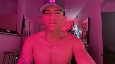 vaderpapi19 online show from February 3, 8:19 am