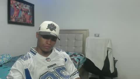 Snapshot of val_sex02 chatting on March 2, 2:40 am val_sex02 online show from March 2, 2:40 am