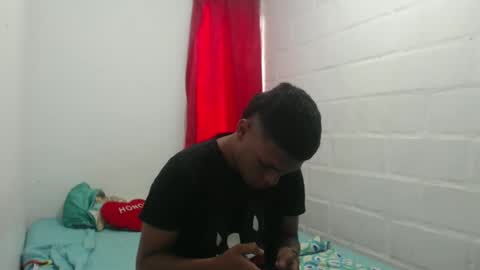 Snapshot of val_sex02 chatting on February 4, 12:55 pm val_sex02 online show from February 4, 12:55 pm