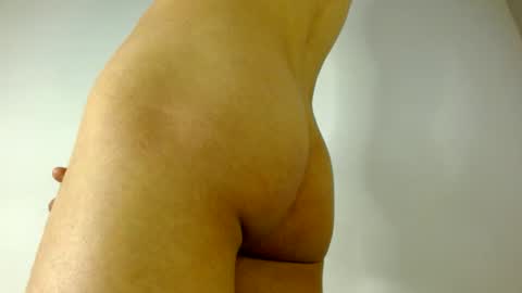 Snapshot of valentinaysamuel chatting on December 16, 10:45 pm Samuel online show from December 16, 10:45 pm