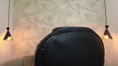 valentino_thompson online show from October 12, 7:30 pm