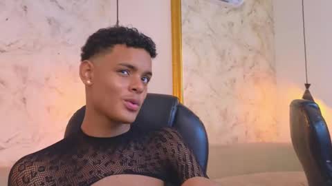 valentino_thompson online show from October 1, 10:57 pm