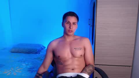 VALENTINO online show from October 20, 11:41 pm