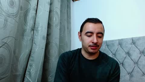 Snapshot of vanderheyl chatting on December 19, 2:12 am vanderheyl online show from December 19, 2:12 am