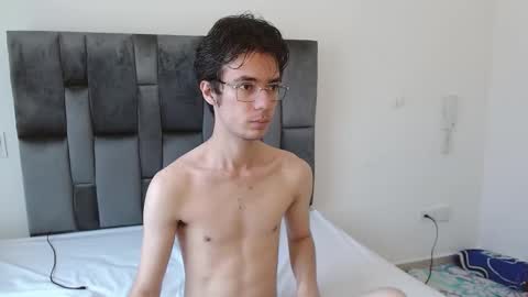 Snapshot of viktornoir chatting on October 13, 2:01 pm viktornoir online show from October 13, 2:01 pm